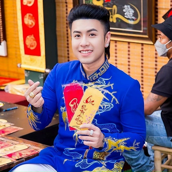 Akira Phan feat. Akio Lee - Qu&ecirc;n đi một cuộc t&igrave;nh