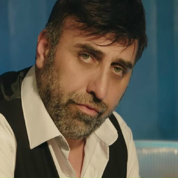 Hazar Yıldız - Kafam Hi&ccedil; Yerinde Değil