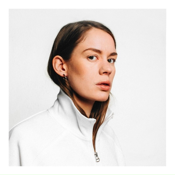 Anna of the North - Friends