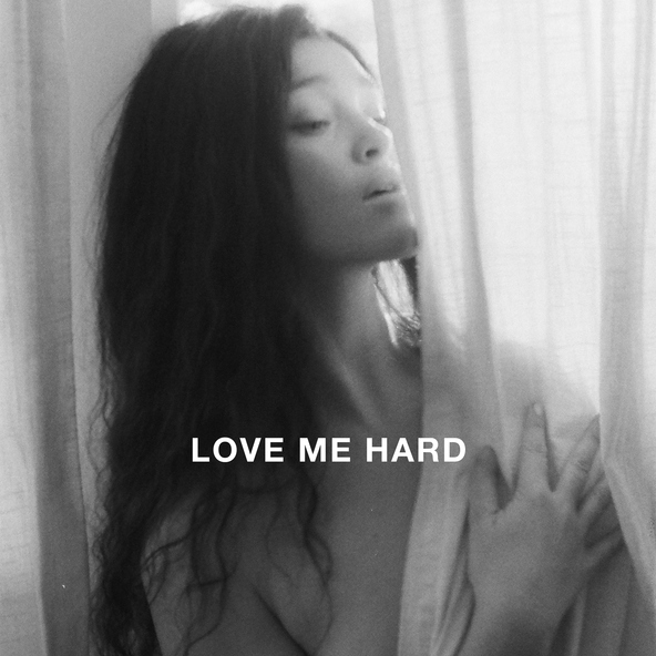 Elley Duh&eacute; - LOVE ME HARD