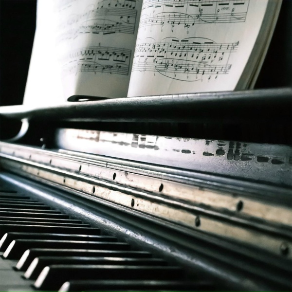 Piano Covers - Is It Over Now - Piano Instrumental