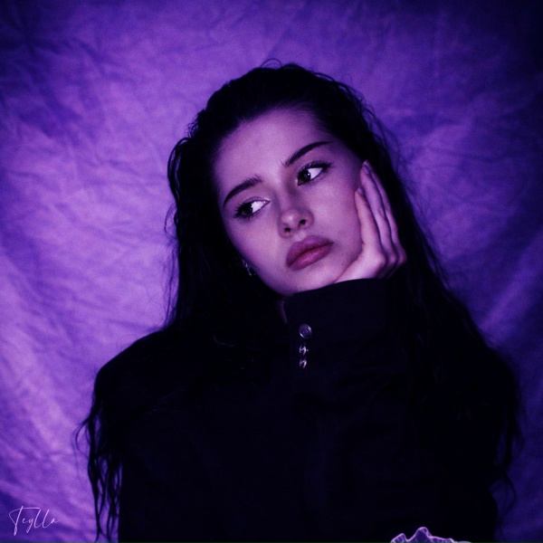 Teylla - Апрель