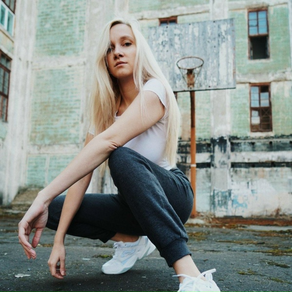 Женя Юдина feat. DJ Half - Два сердца